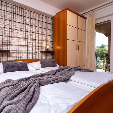 In With Balcony, Air Condition, Wifi * Lopar