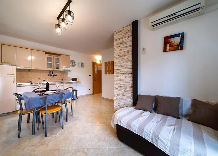 アパート In With Balcony, Air Condition, Wifi *
