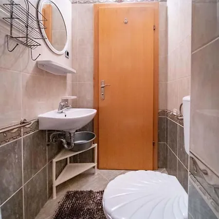 アパート In With Balcony, Air Condition, Wifi ロパール