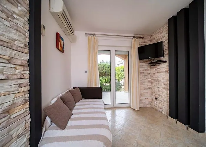 In With Balcony, Air Condition, Wifi Apartment Lopar