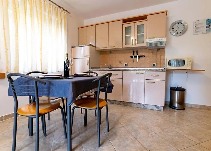 In With Balcony, Air Condition, Wifi Apartment Lopar